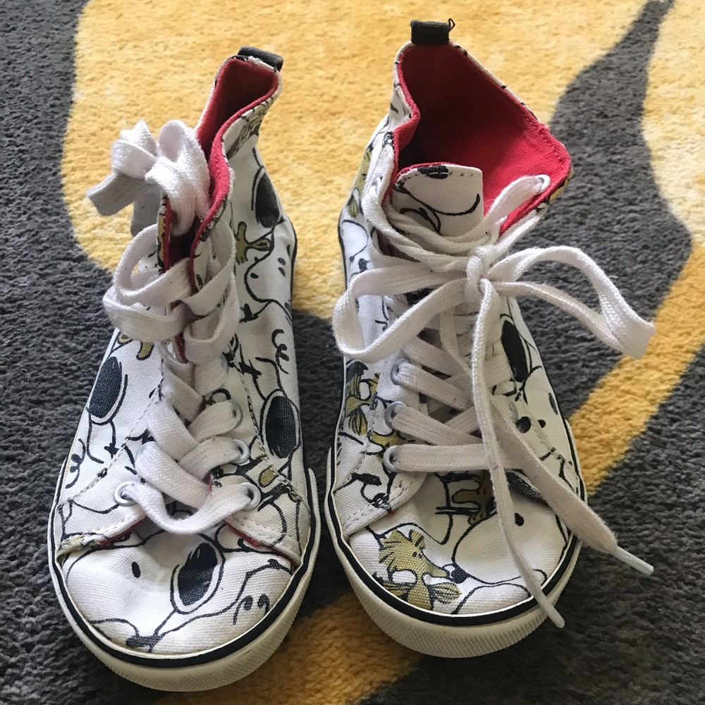 Gap unisex converse style snoopy sneakers size 12 kids